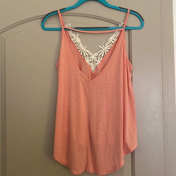 V-neck floral trim tank top - Picture 2 of 8
